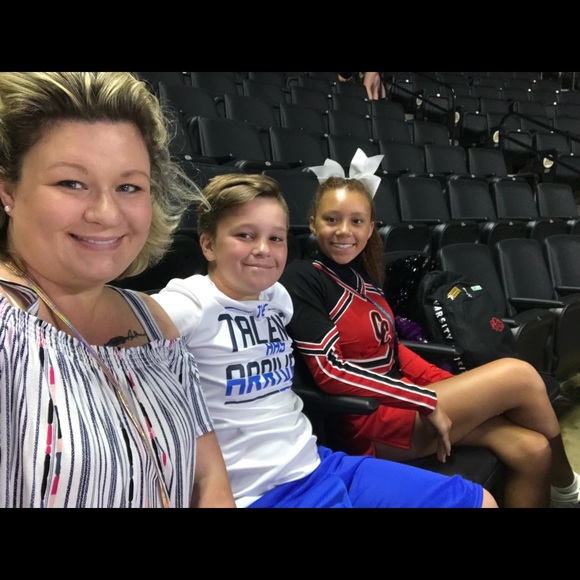 Meet your Posher, Lindsay - Picture 3 of 6